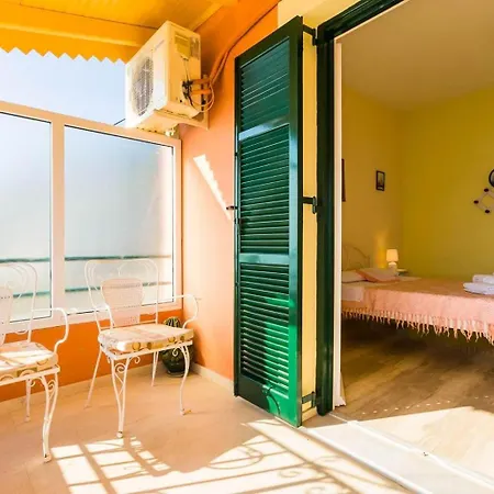 Aris Villa *
