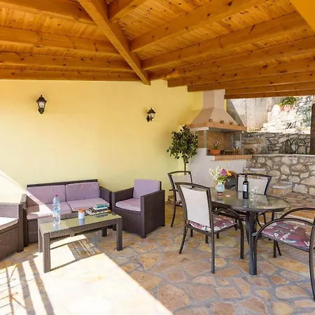 Aris Villa *