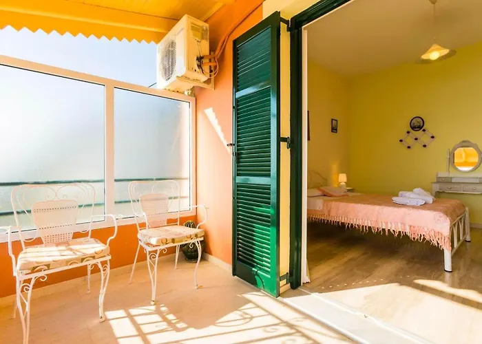 Aris Villa *