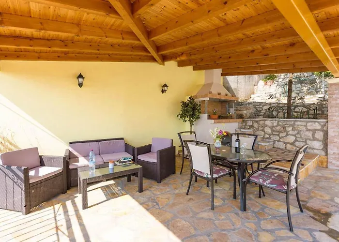 Aris Villa *