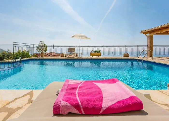 Aris Villa *